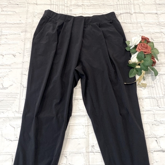 Lululemon & Go Keepsake Studio Jogger - Picture 4 of 16